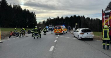 THL 1 erster Motorradunfall in dieser Saison auf der B85 Höhe Hönigsgrub