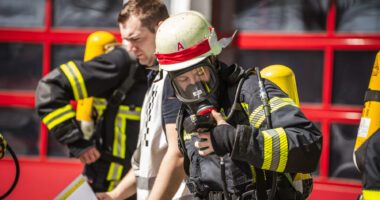 32 Feuerwehrkräfte meistern Lehrgang zum Atemschutzgeräteträger