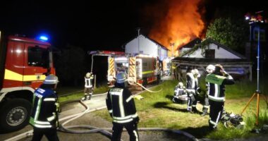 B4 – Großeinsatz der Feuerwehr in Blossersberg: Stall brennt komplett nieder