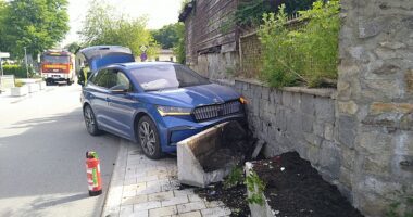 THL 1 Verkehrsunfall in der Jahnstraße in der Stadt Zwiesel