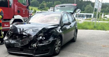 THL 1 – VU Lkw erfasst Auto auf Kreuzung bei Oberschlatzendorf – Frau und Kind leicht verletzt