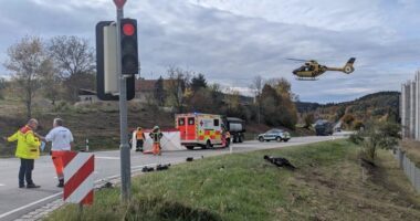 THL 3 – VU Tödlicher Unfall auf B85 in Viechtach: Motorradfahrer stirbt nach Kollision mit Auto