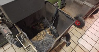 B1 – Großeinsatz an der Grundschule Prackenbach wegen rauchender Heizung