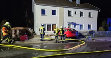 B3 – Ölofen verursacht Zimmerbrand: Nächtlicher Feuerwehreinsatz in Viechtach