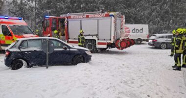 THL 2 VU#mehrere PKW auf der St 2135 bei Abzweigung Füllersäge