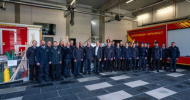 Moderne Spezialausrüstung für den Ernstfall: Übergabe an Feuerwehren im Landkreis Regen