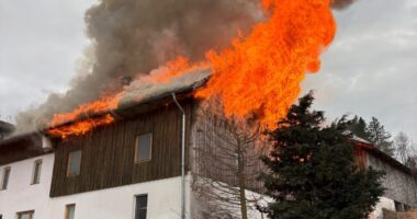 B4 – Brand im Gebäude # Dachstuhl (Person in Gefahr) in Klautzenbach bei Zwiesel