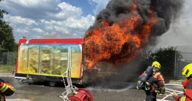 B2 – Brand eines Anhängers auf der B85 Höhe Landratsamt