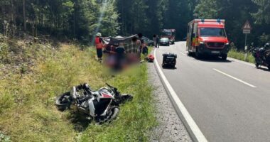 THL 1 – VU Motorradunfall bei Viechtach: Ersthelfer und Anwohner zeigen bei Hitze große Zivilcourage