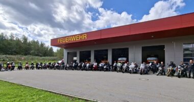 Tschechische Feuerwehr-Motorradgruppe aus der Region Pilsen zu Gast in Zwiesel und Bayerisch Eisenstein